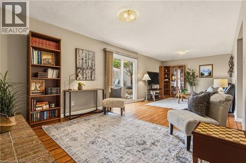 263 Guildwood Drive, Hamilton, ON - Indoor Photo Showing Living Room