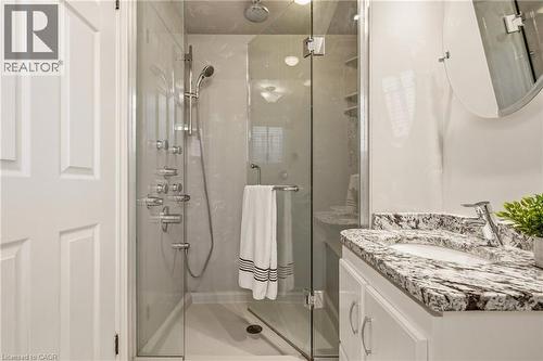 263 Guildwood Drive, Hamilton, ON - Indoor Photo Showing Bathroom