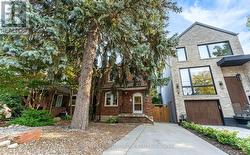 61 METHUEN AVENUE  Toronto, ON M6S 1Z7