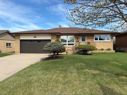 22 ROGER Street  Leamington, ON N8H 3N9