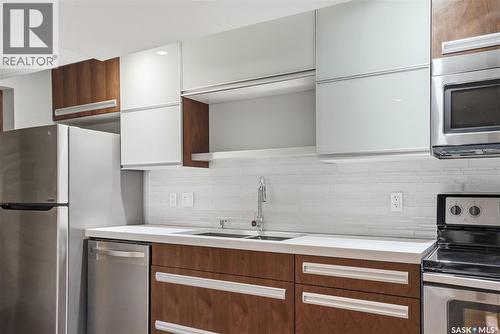 446 Pichler Crescent, Saskatoon, SK - Indoor Photo Showing Kitchen With Stainless Steel Kitchen With Upgraded Kitchen