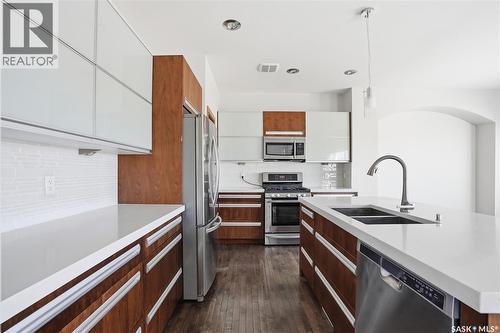 446 Pichler Crescent, Saskatoon, SK - Indoor Photo Showing Kitchen With Stainless Steel Kitchen With Double Sink With Upgraded Kitchen