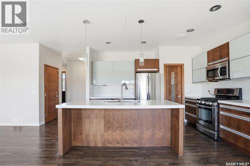 446 Pichler Crescent, Saskatoon, SK - Indoor Photo Showing Kitchen With Stainless Steel Kitchen With Upgraded Kitchen