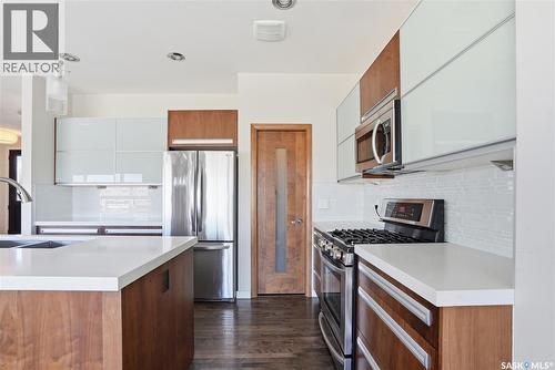 446 Pichler Crescent, Saskatoon, SK - Indoor Photo Showing Kitchen With Stainless Steel Kitchen With Upgraded Kitchen