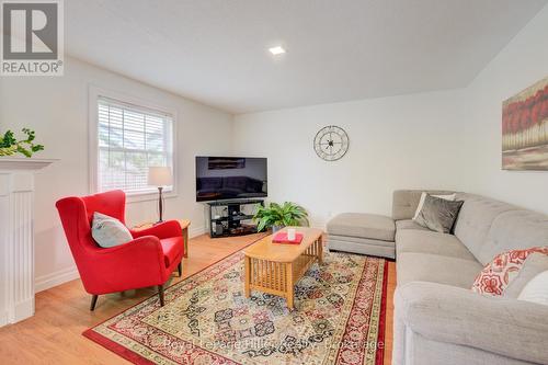 34 Eagle Drive, Stratford, ON - Indoor Photo Showing Living Room