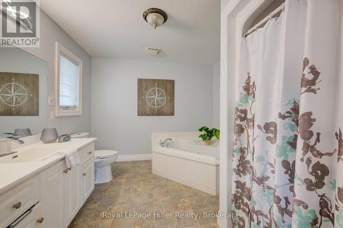 34 Eagle Drive, Stratford, ON - Indoor Photo Showing Bathroom