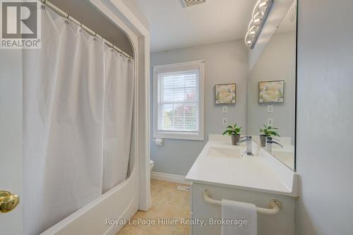 34 Eagle Drive, Stratford, ON - Indoor Photo Showing Bathroom
