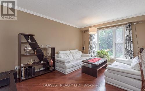 6564 Edenwood Drive, Mississauga, ON - Indoor Photo Showing Living Room