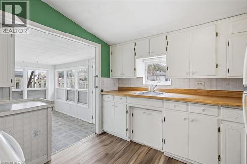 11 Gore Street, Cambridge, ON - Indoor Photo Showing Kitchen