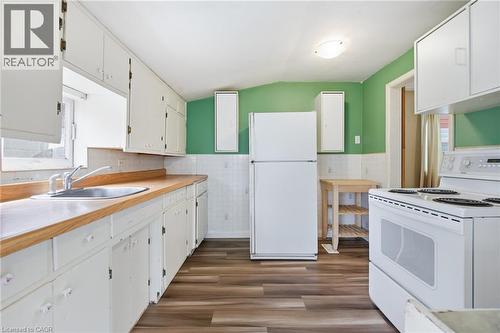 11 Gore Street, Cambridge, ON - Indoor Photo Showing Kitchen