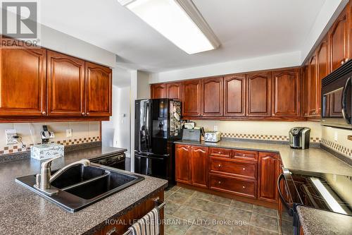 1081 Keswick Court, Oshawa, ON - Indoor Photo Showing Kitchen With Double Sink