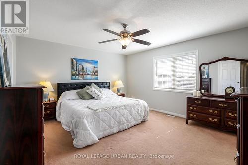 1081 Keswick Court, Oshawa, ON - Indoor Photo Showing Bedroom