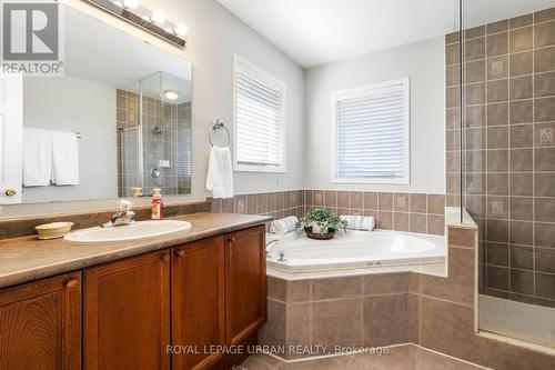 1081 Keswick Court, Oshawa, ON - Indoor Photo Showing Bathroom