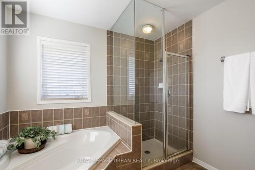 1081 Keswick Court, Oshawa, ON - Indoor Photo Showing Bathroom