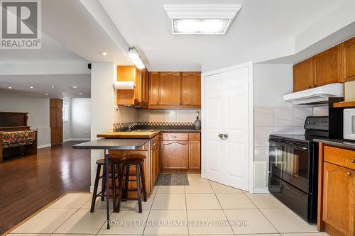1081 Keswick Court, Oshawa, ON - Indoor Photo Showing Kitchen