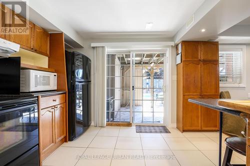 1081 Keswick Court, Oshawa, ON - Indoor Photo Showing Kitchen