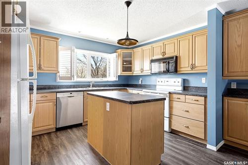 104 Lockwood Road, Regina, SK - Indoor Photo Showing Kitchen