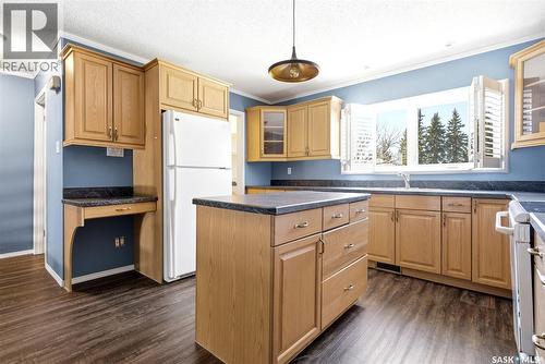 104 Lockwood Road, Regina, SK - Indoor Photo Showing Kitchen