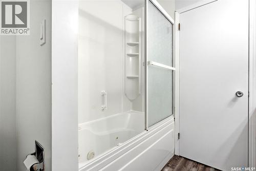 104 Lockwood Road, Regina, SK - Indoor Photo Showing Bathroom