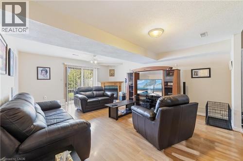 19 Sedona Court, Hamilton, ON - Indoor Photo Showing Living Room