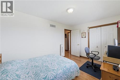 19 Sedona Court, Hamilton, ON - Indoor Photo Showing Bedroom