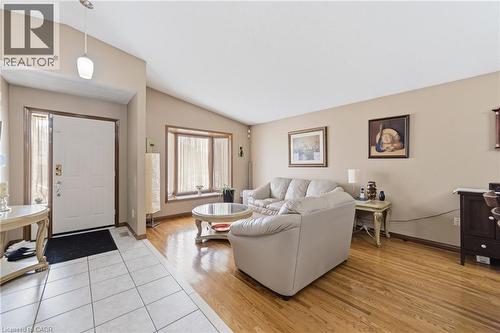 19 Sedona Court, Hamilton, ON - Indoor Photo Showing Living Room