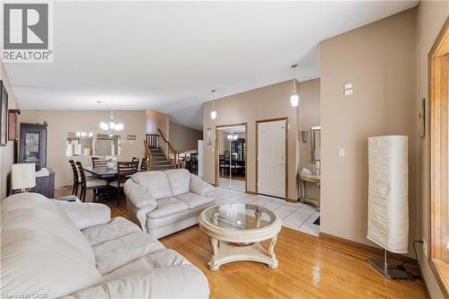 19 Sedona Court, Hamilton, ON - Indoor Photo Showing Living Room
