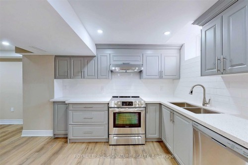 6094 Prairie Circle, Mississauga, ON - Indoor Photo Showing Kitchen With Stainless Steel Kitchen With Double Sink With Upgraded Kitchen