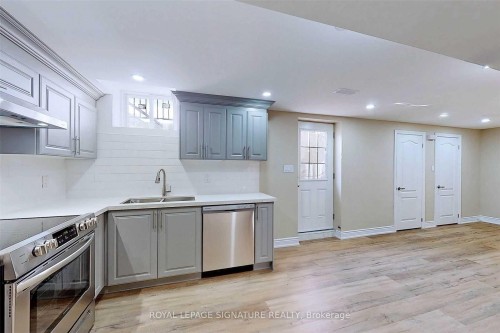 6094 Prairie Circle, Mississauga, ON - Indoor Photo Showing Kitchen With Stainless Steel Kitchen With Double Sink