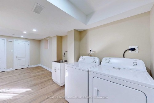 6094 Prairie Circle, Mississauga, ON - Indoor Photo Showing Laundry Room