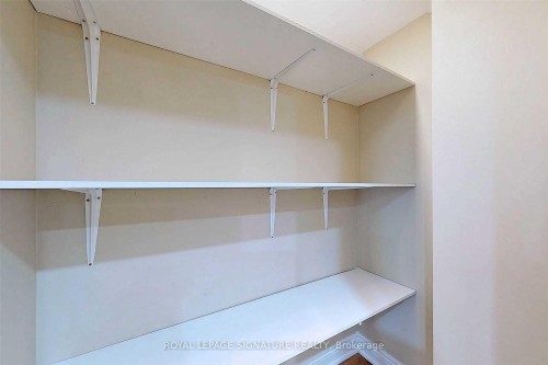 6094 Prairie Circle, Mississauga, ON - Indoor With Storage