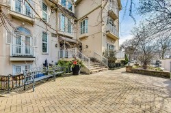 M11-539 Jarvis Street Toronto, ON M4Y 2H7