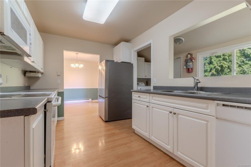 645 Dobson Rd, Duncan, BC 