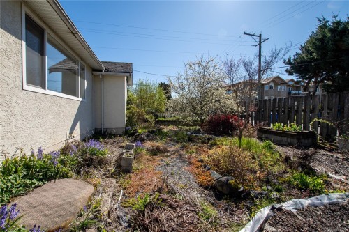 645 Dobson Rd, Duncan, BC 