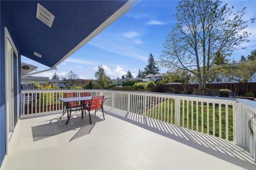 541 Warren Ave, Saanich, BC 