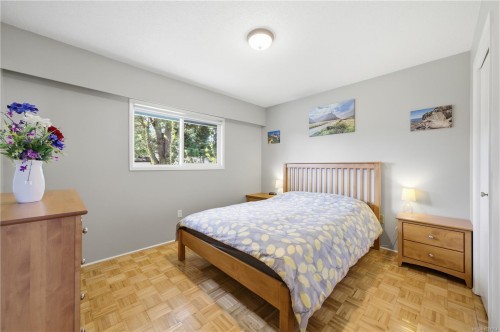 541 Warren Ave, Saanich, BC 