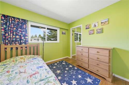 541 Warren Ave, Saanich, BC 