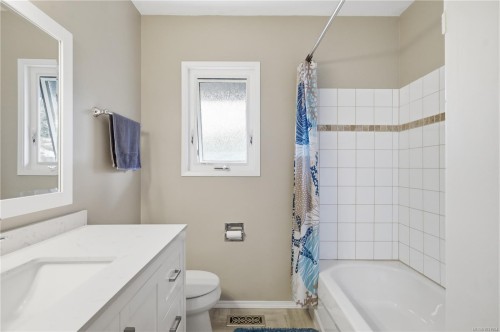 541 Warren Ave, Saanich, BC 