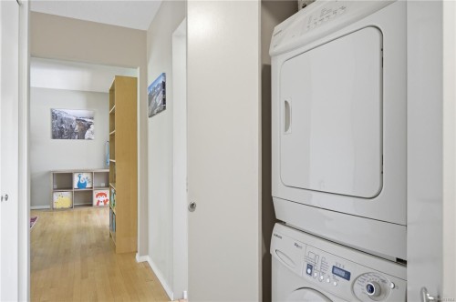 541 Warren Ave, Saanich, BC 