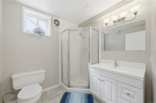 541 Warren Ave, Saanich, BC 