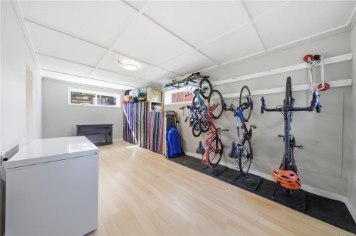 541 Warren Ave, Saanich, BC 