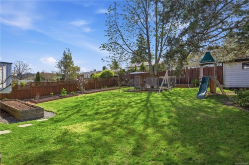 541 Warren Ave, Saanich, BC 