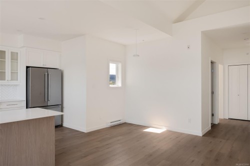 401-9716 Third St, Sidney, BC - Indoor Photo Showing Kitchen