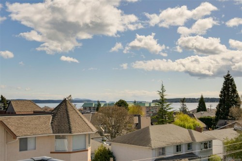 401-9716 Third St, Sidney, BC - Outdoor With View