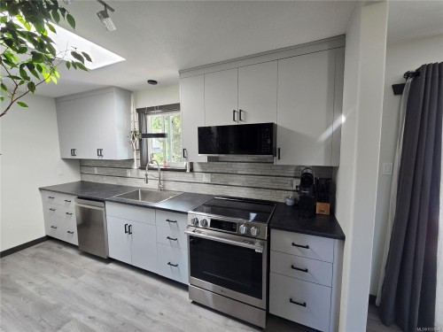 97 Mitchell Rd, Courtenay, BC 