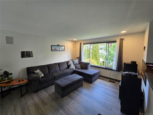 97 Mitchell Rd, Courtenay, BC 