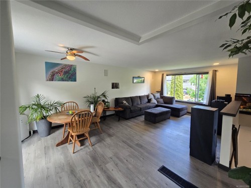 97 Mitchell Rd, Courtenay, BC 
