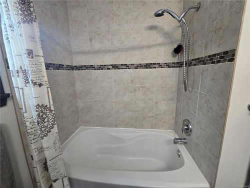 97 Mitchell Rd, Courtenay, BC 