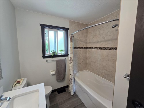 97 Mitchell Rd, Courtenay, BC 