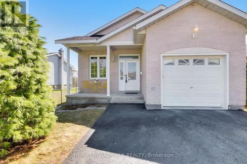 6658 BENOIT STREET  Ottawa, ON K1C 1J6